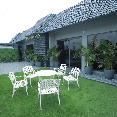 Ovel Hotel Ludhiana Værelse billede