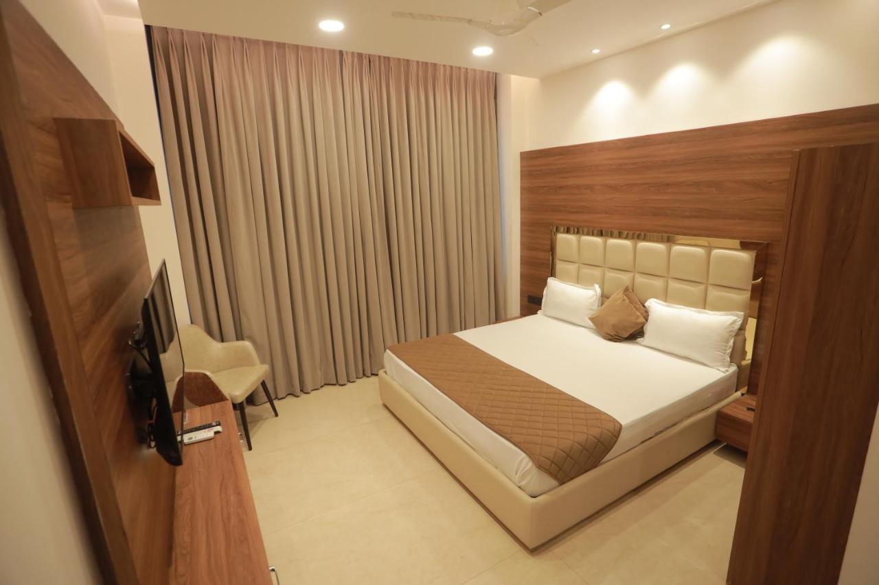 Ovel Hotel Ludhiana Eksteriør billede