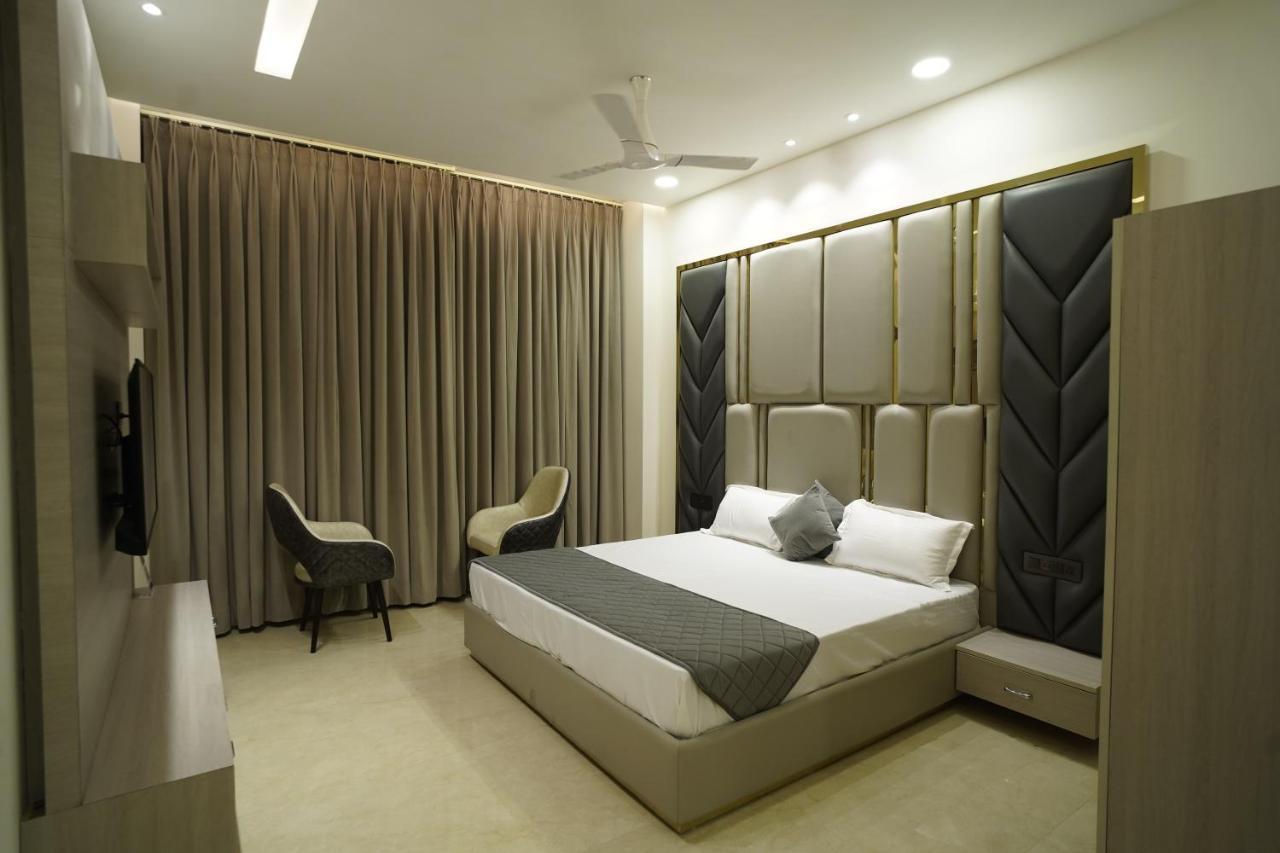 Ovel Hotel Ludhiana Værelse billede